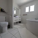 Spacieuse Piscine Couverte Bezac