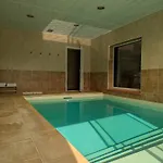 Villa Spacieuse Piscine Couverte Bezac