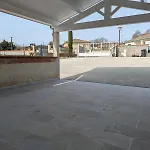 Spacieuse Piscine Couverte Bezac