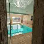 Spacieuse Piscine Couverte Villa