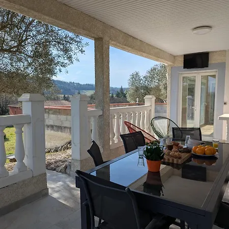 Spacieuse Piscine Couverte Villa Bezac