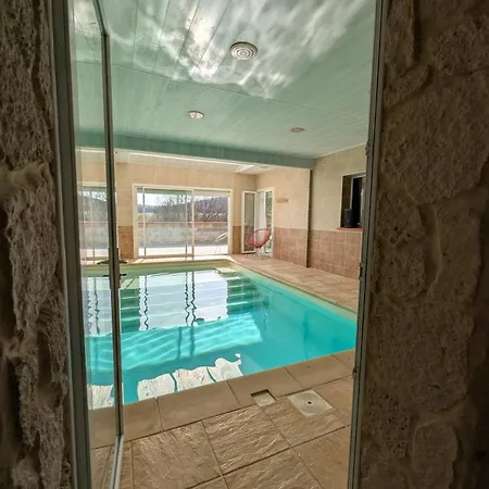 Spacieuse Piscine Couverte Vila