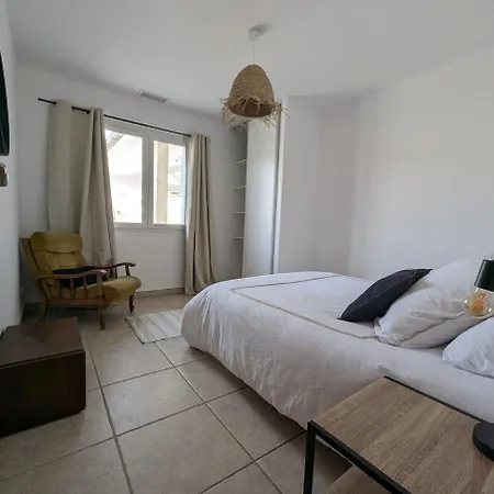 Vila Spacieuse Piscine Couverte Bezac
