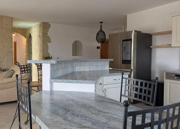 Spacieuse Piscine Couverte Bezac