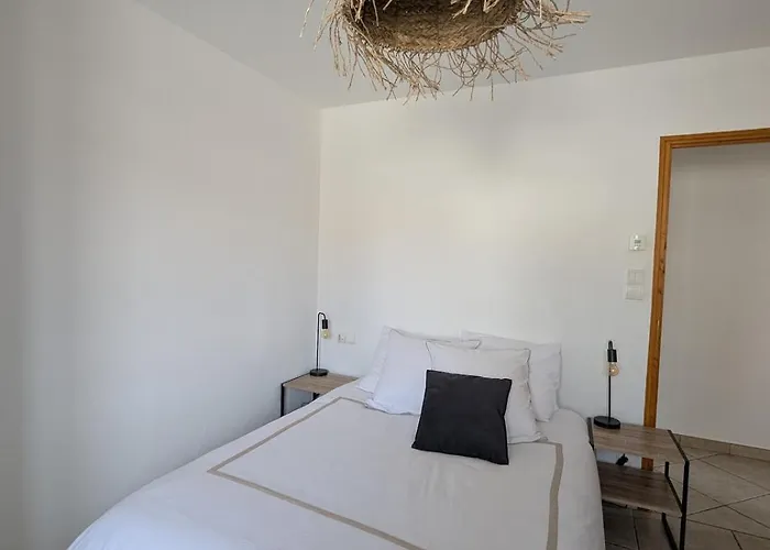 Spacieuse Piscine Couverte Villa