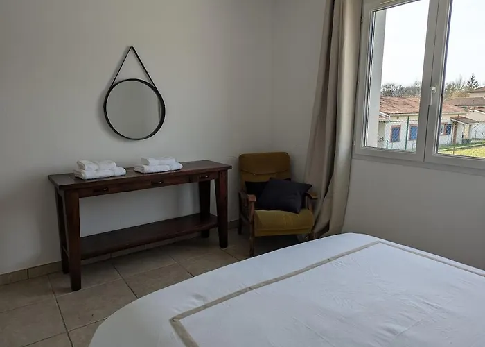 Spacieuse Piscine Couverte *