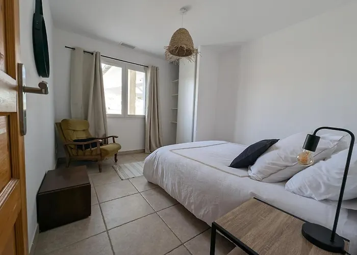 Villa Spacieuse Piscine Couverte Bezac