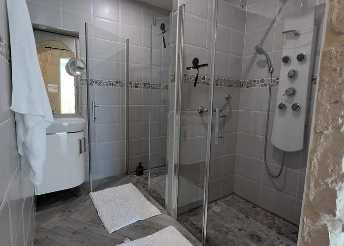 Spacieuse Piscine Couverte