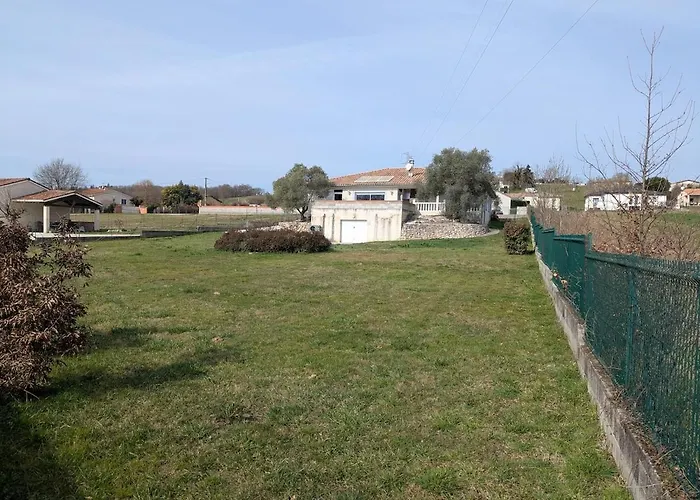 Spacieuse Piscine Couverte *